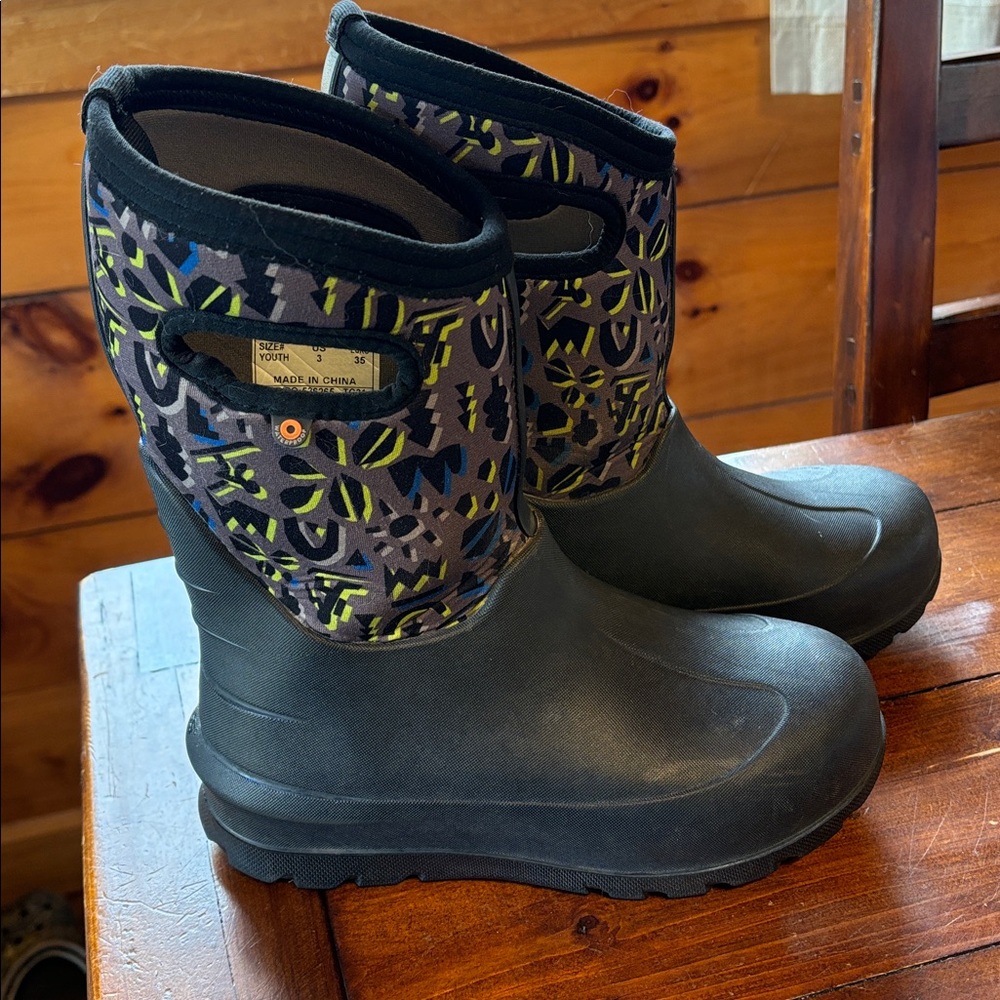 Bogs Neoclassic Winter Boots Size 3